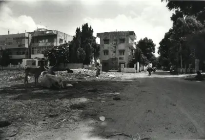 Tracing Emptiness Through the City’s Walls